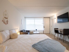 1 bedroom, desk, iron/ironing board, WiFi