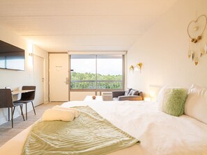 1 bedroom, desk, WiFi, bed sheets