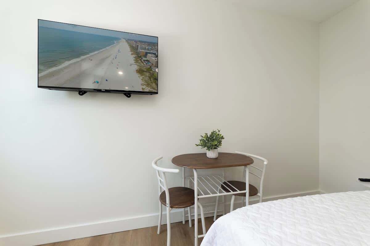 Bügeleisen/Bügelbrett, Reisekinderbett, kostenloses WLAN, Bettwäsche