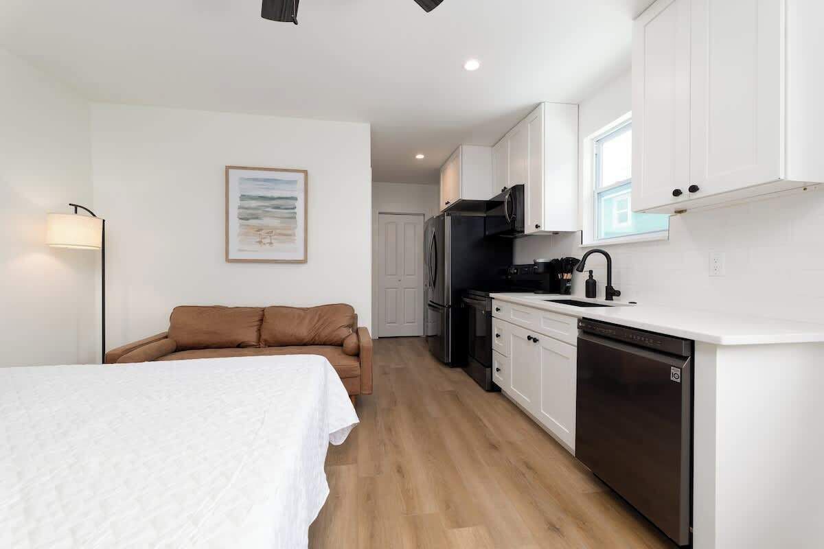 Iron/ironing board, travel cot, free WiFi, bed sheets