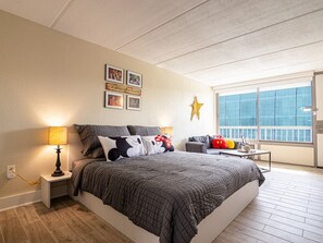 1 室のベッドルーム、デスク、WiFi、ベッドシーツ