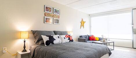 1 bedroom, desk, WiFi, bed sheets