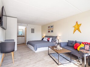 1 sovrum, skrivbord, wi-fi och sängkläder