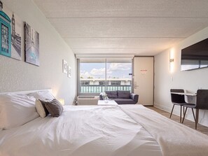 1 bedroom, desk, WiFi, bed sheets