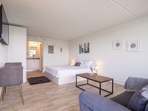 1 室のベッドルーム、デスク、WiFi、ベッドシーツ