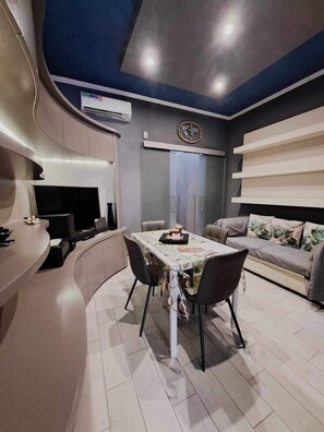 Dining - Charming villa in wonderful Bari with AC, WiFi (Palese)