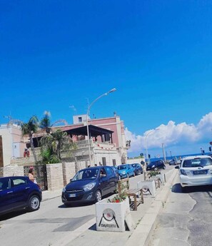 Property grounds - Charming villa in wonderful Bari with AC, WiFi (Palese)