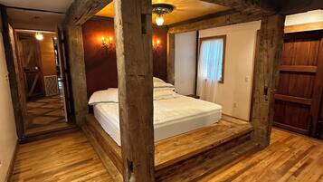 3 bedrooms, desk, iron/ironing board, free WiFi