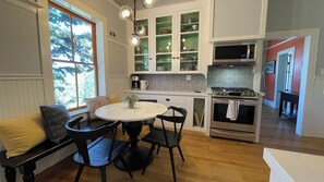 Micro-ondes, four, plaque de cuisson