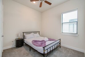 3 slaapkamers, een strijkplank/strijkijzer, wifi, beddengoed