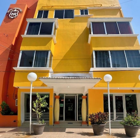 Fachada de la propiedad. Hotel Puerto Real Coatzacoalcos