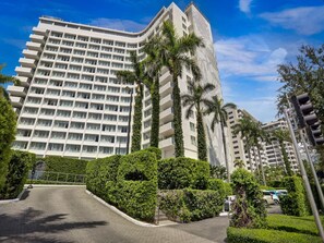 Exterior - Grand Suite with Private Balcony, Pool, and Gym (Miami Beach)