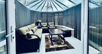 Manchester Sweet Home - Spacious 7BR House