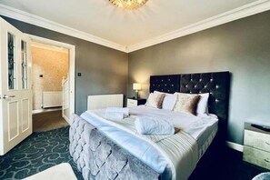 House | 7 bedrooms, free WiFi, bed sheets - 13 Guests - Free Parking - Manchester House (Manchester)