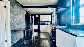 House | Private kitchen | Fridge, microwave, oven, electric kettle