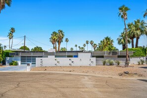 Exterior - Alexander Escape Private Pool! (Palm Springs)