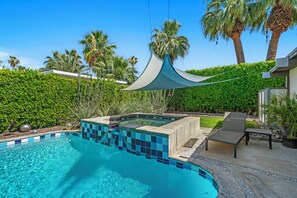 Outdoor pool, pool umbrellas, sun loungers - Alexander Escape Private Pool! (Palm Springs)