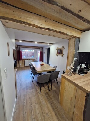 Dining - Comfortable 4-bedroom apartment, Le Praz de Lys, at the foot of the slopes (Taninges)