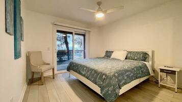 2 bedrooms, desk, iron/ironing board, WiFi