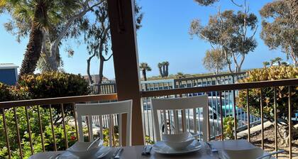 Spectacular Beach Retreat 2 bedroom with Ocean View - 5 minute walk to beach