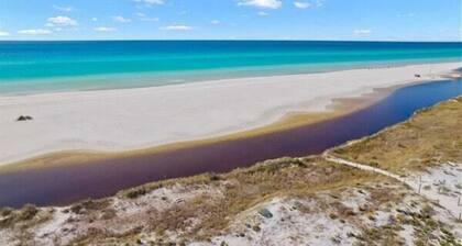 Easy Beach Access ~ Bikes, Golf Cart + 2 Pools