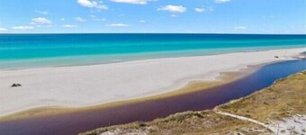 Easy Beach Access ~ Bikes, Golf Cart + 2 Pools