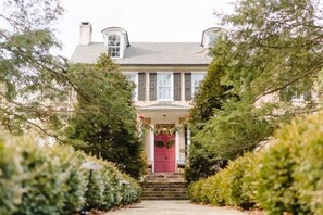 Front of property - HollyHedge Estate (New Hope)
