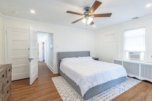 3 bedrooms, desk, WiFi - 3 BR Beach House in Ventnor. Close walk to beach. (Ventnor City)