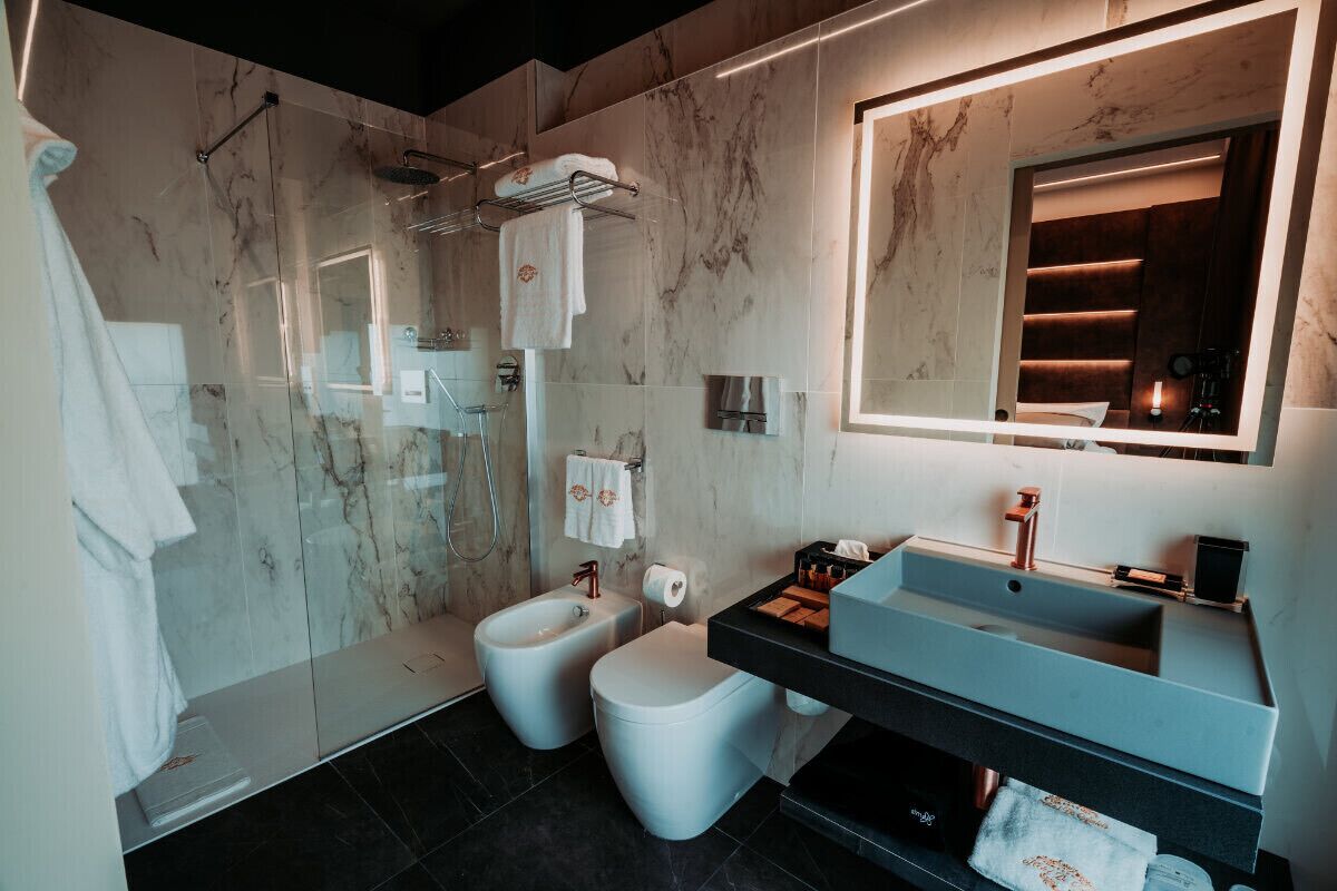 Executive Double Room, City View | Bathroom | Shower, hair dryer, slippers, towels