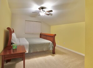 4 habitaciones, escritorio, tabla de planchar con plancha y wifi gratis