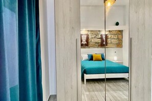 2 chambres, fer et planche à repasser, Wi-Fi, draps fournis
