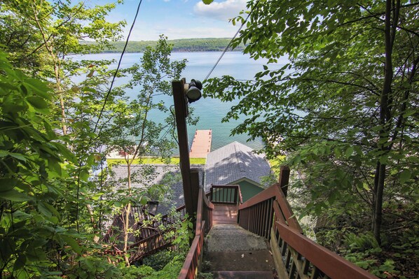 Property grounds - The 65th Step - Lakefront Cottage + Private Dock (Ithaca)
