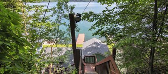 The 65th Step - Lakefront Cottage + Private Dock