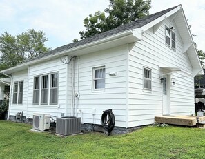 Exterior - THE GETAWAY-Charming 3 Bdrm 2 Bath, Sleeps 8-10 Lg Drive, WiFi, Tankless Water (Lynnville)