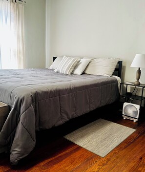 3 bedrooms, desk, iron/ironing board, travel cot - THE GETAWAY-Charming 3 Bdrm 2 Bath, Sleeps 8-10 Lg Drive, WiFi, Tankless Water (Lynnville)