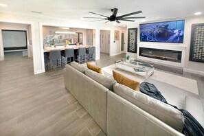 TV, fireplace - Magazine like huge home w/ pool city center/parks (Orlando)