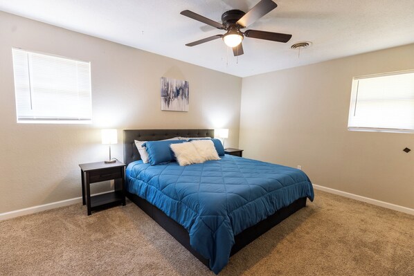 3 habitaciones, escritorio, tabla de planchar con plancha y wifi 