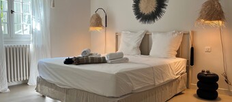 Fantastic private villa with heated saltwater pool in Provence