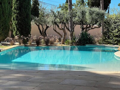 Fantastic private villa with heated saltwater pool in Provence