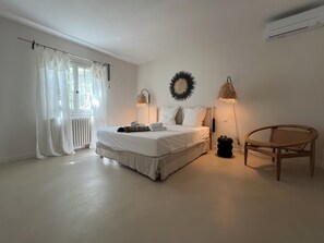 6 bedrooms, desk, iron/ironing board, WiFi - Fantastic private villa with heated saltwater pool in Provence (Modène)