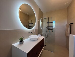 Shower, towels