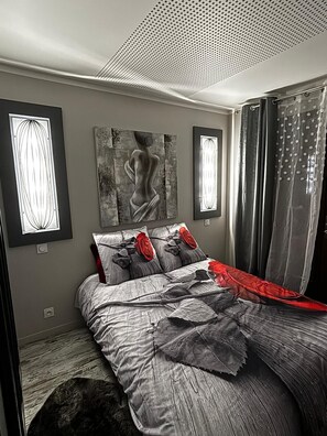 1 غرفة نوم ومكواة/لوح كي وسرير سفر وواي فاي مجانًا