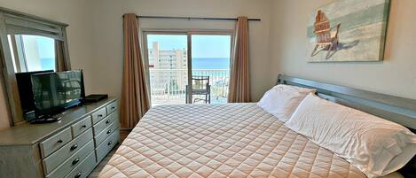 Apartamento, varias camas, bañera de hidromasaje (Crystal Tower 702) | 2 dormitorios, decoración individual, mobiliario individual