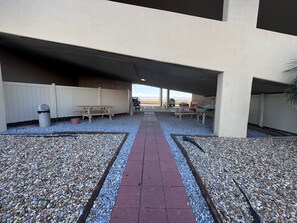 Outdoor dining - Crystal Shores West 707 (Gulf Shores)