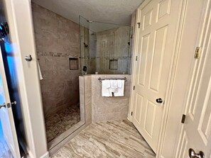 Condo, Multiple Beds, Hot Tub (Regency Isle 703) | Bathroom | Towels