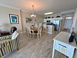 Condo, Multiple Beds, Hot Tub (Regency Isle 704)