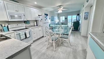 House, Multiple Beds, Balcony, Ocean View (Gulf Shores Plantation 1305) | Private kitchen