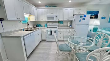 Casa, várias camas, sacada, vista para o oceano (Gulf Shores Plantation 1305) | Cozinha privada