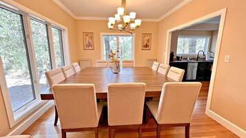 6 bedrooms, individually decorated, individually furnished, bed sheets
