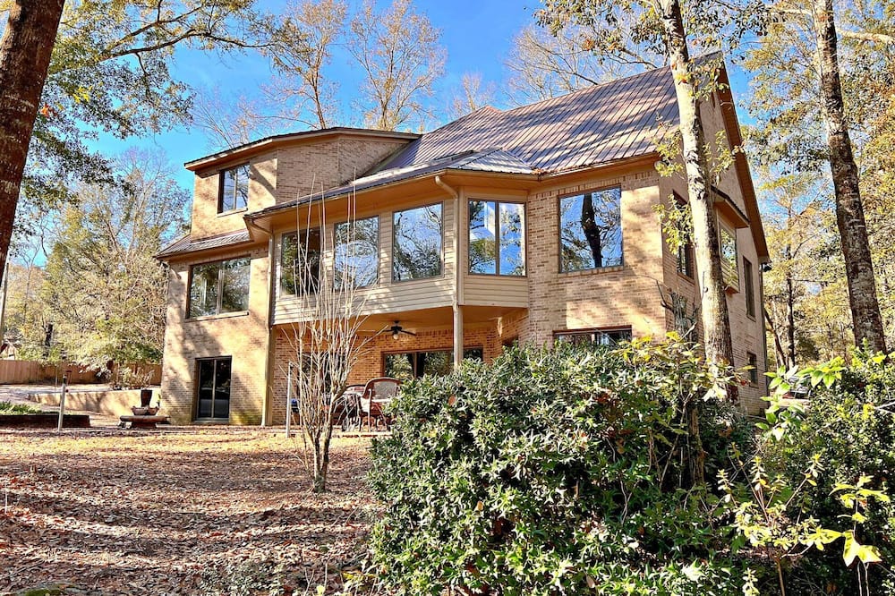 Daphne River Villa